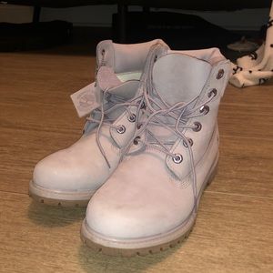 Light purple timberlands